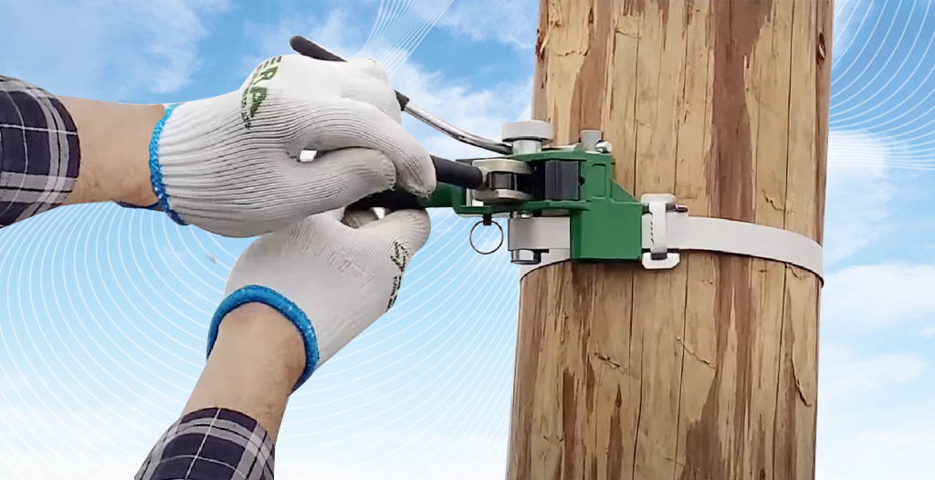 Stainless steel banding ensures secure, durable mounting of fiber optic cables in harsh environments. With high tensile strength and corrosion resistance, it's ideal for outdoor FTTH and industrial networks. Jera Line’s solutions offer easy installation and long-term protection.